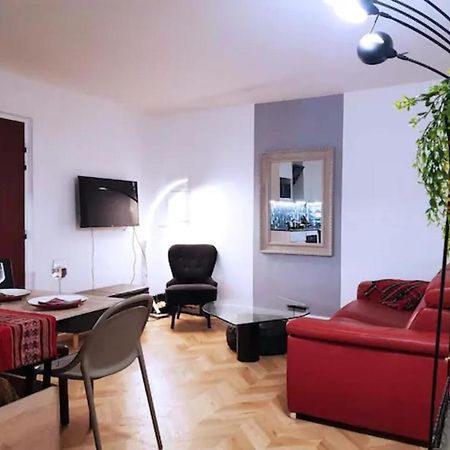פוטו Pretty And Neat Bedroom In My Cosy Appartment. מראה חיצוני תמונה
