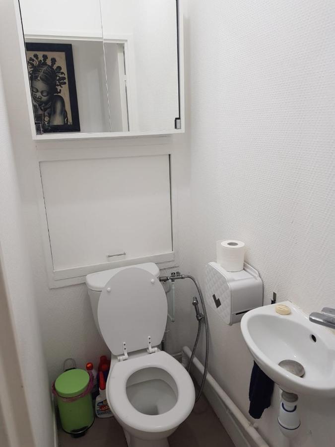 פוטו Pretty And Neat Bedroom In My Cosy Appartment. מראה חיצוני תמונה
