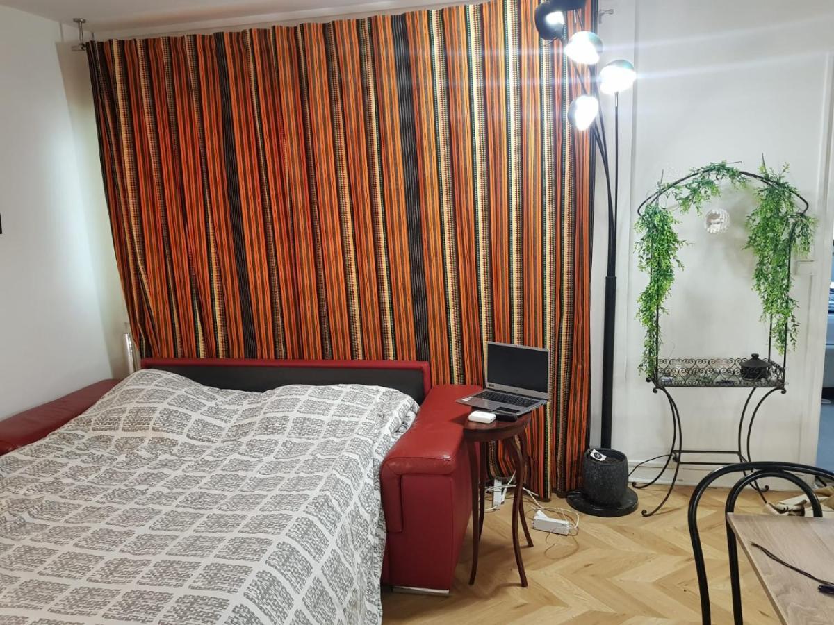 פוטו Pretty And Neat Bedroom In My Cosy Appartment. מראה חיצוני תמונה