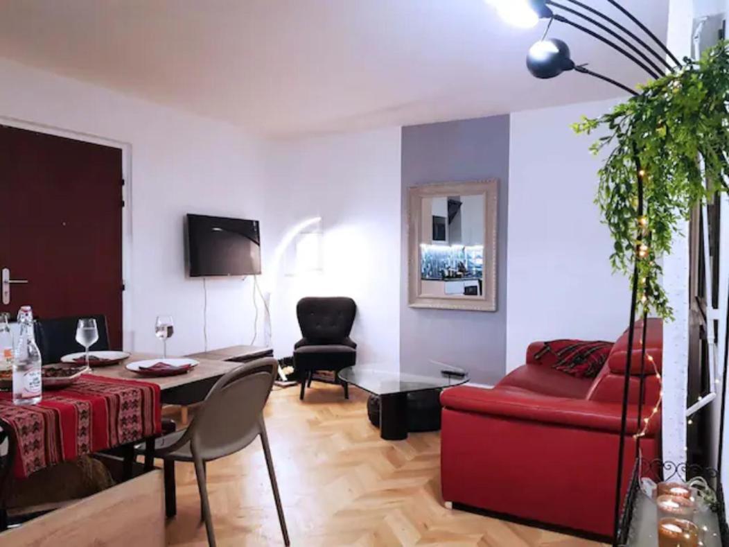 פוטו Pretty And Neat Bedroom In My Cosy Appartment. מראה חיצוני תמונה